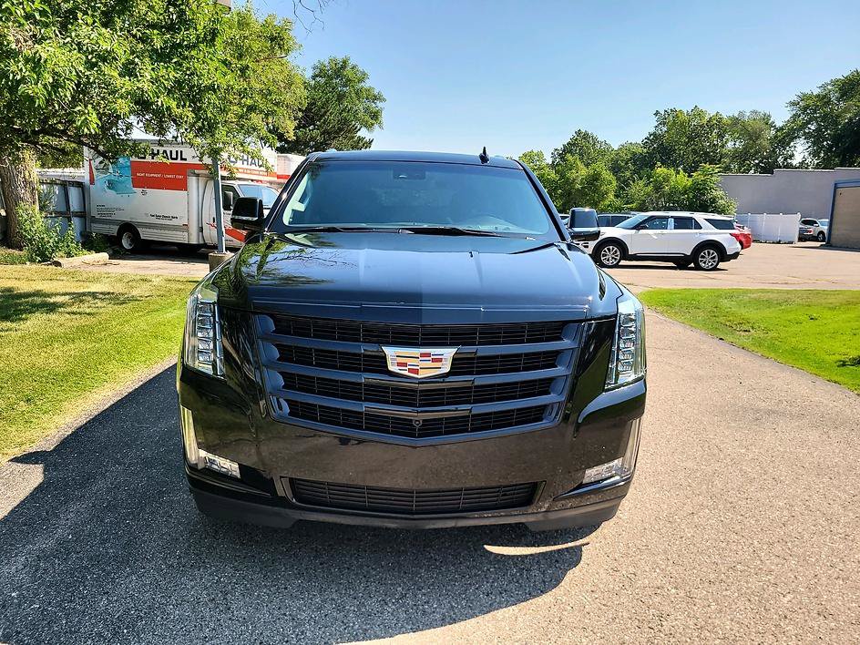 Used 2020 Cadillac Escalade Luxury w/ Escalade Sport Edition AWD/4WD image 2