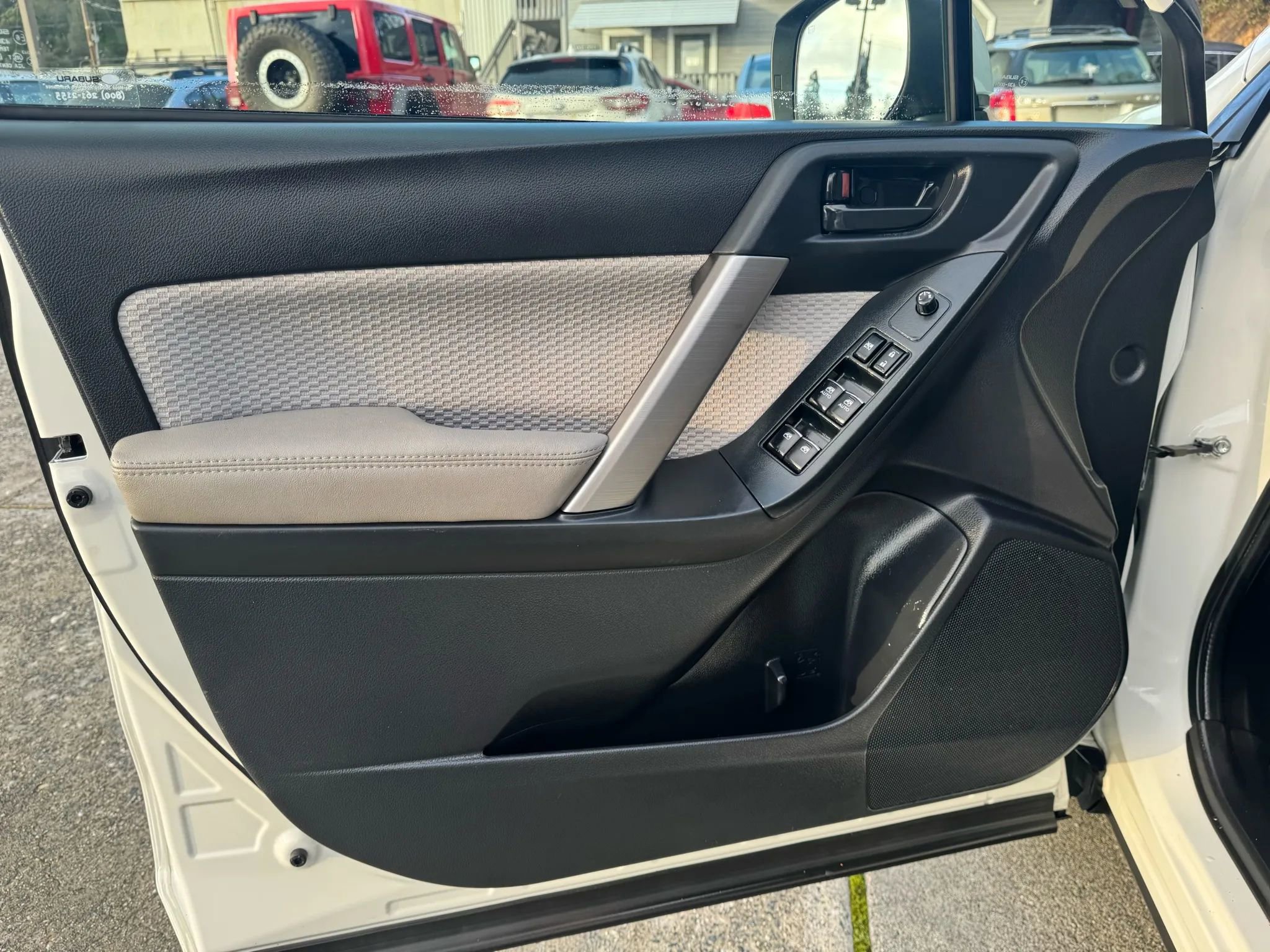 Used 2017 Subaru Forester 2.5i Premium w/ All-Weather Package image 16