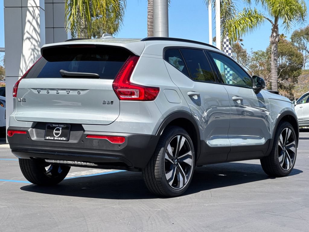 New 2026 Volvo XC40 B5 Plus w/ Protection Package Premier AWD/4WD image 5