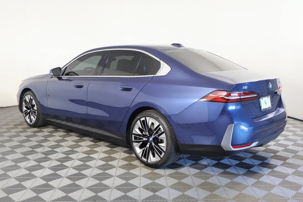 Used 2024 BMW i5 eDrive40i w/ Premium Package RWD image 6