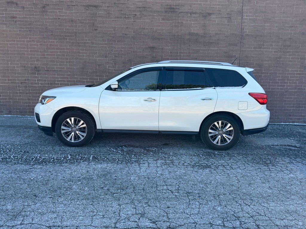 Used 2018 Nissan Pathfinder SL image 2