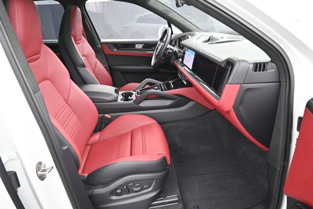 Certified 2026 Porsche Cayenne GTS AWD/4WD image 29