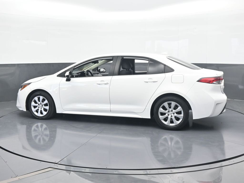 Used 2022 Toyota Corolla LE image 3