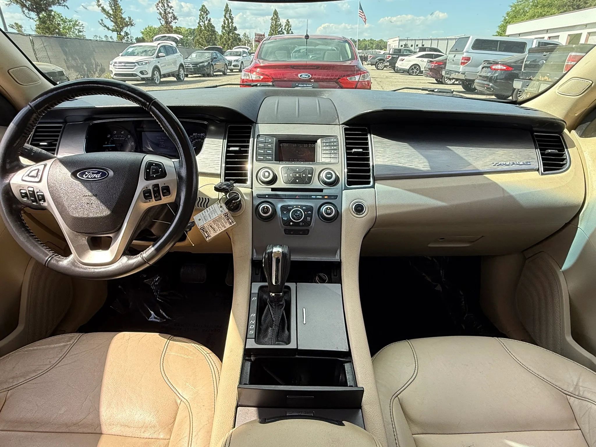 Used 2013 Ford Taurus SEL image 3