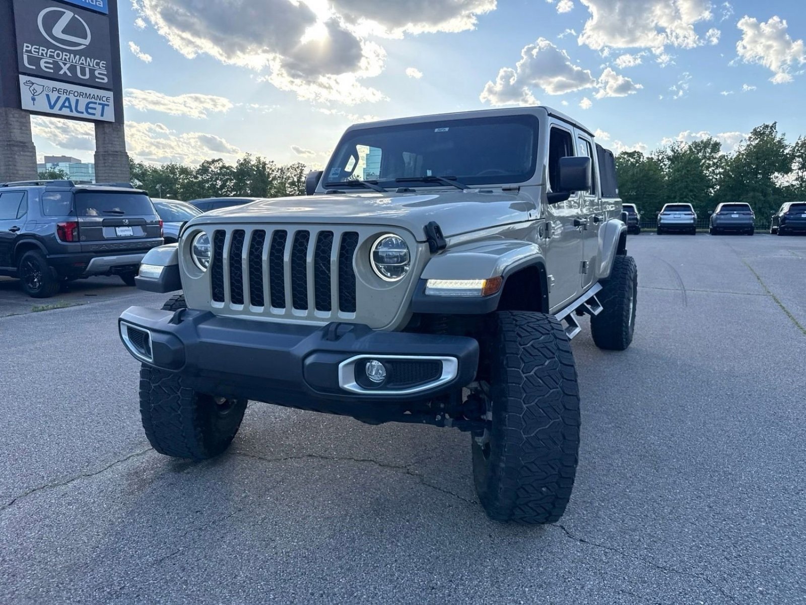 Used 2022 Jeep Gladiator Sport AWD/4WD image 15