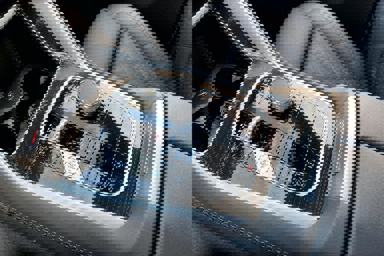 Certified 2024 BMW X6 xDrive40i w/ Premium Package image 17