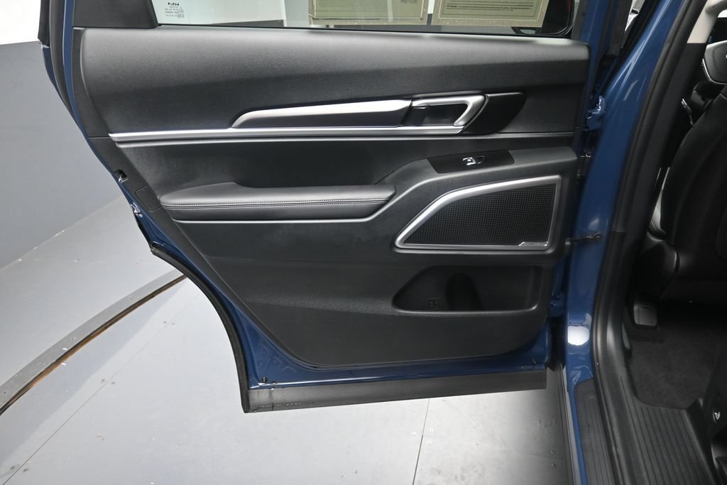 Used 2025 Kia Telluride S AWD/4WD image 27