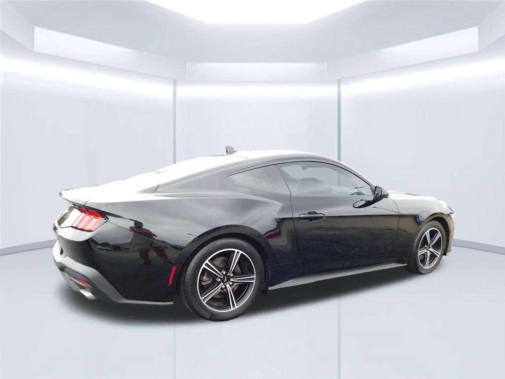 Used 2025 Ford Mustang Coupe RWD image 3