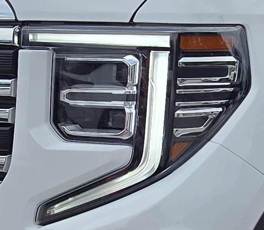 Used 2025 GMC Sierra 1500 SLT w/ SLT Premium Plus Package AWD/4WD image 7