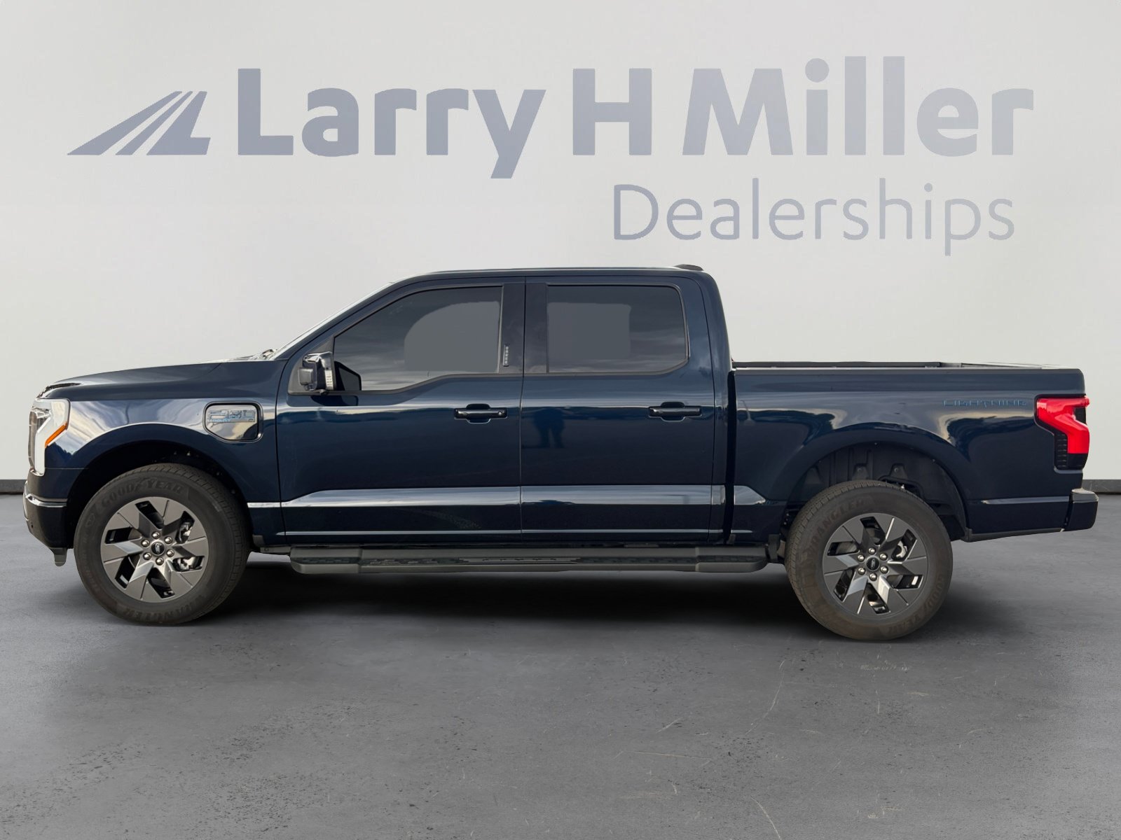 Used 2024 Ford F150 Lightning Lariat AWD/4WD image 3