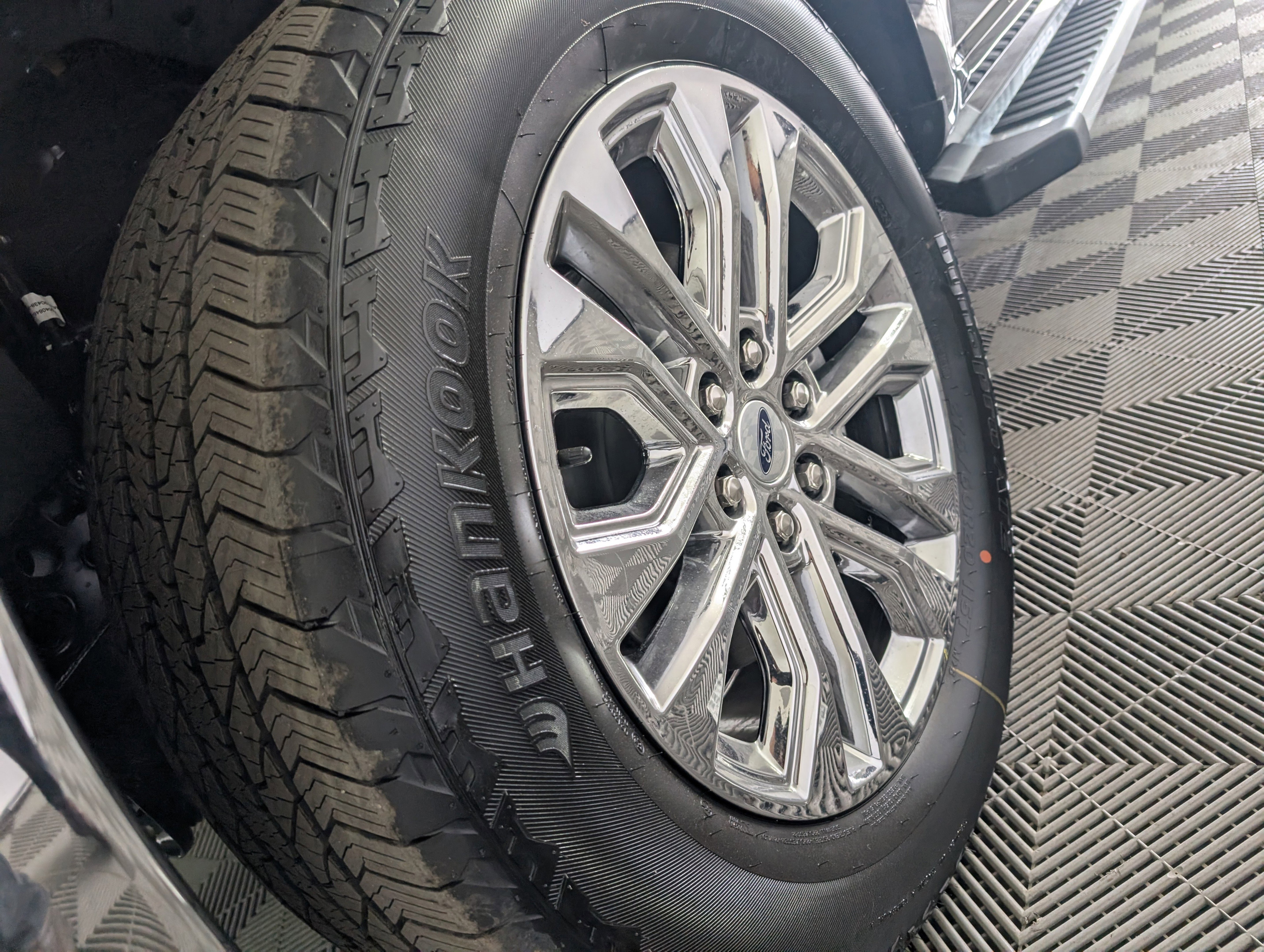 New 2025 Ford F150 Lariat w/ Equipment Group 501A Mid image 9