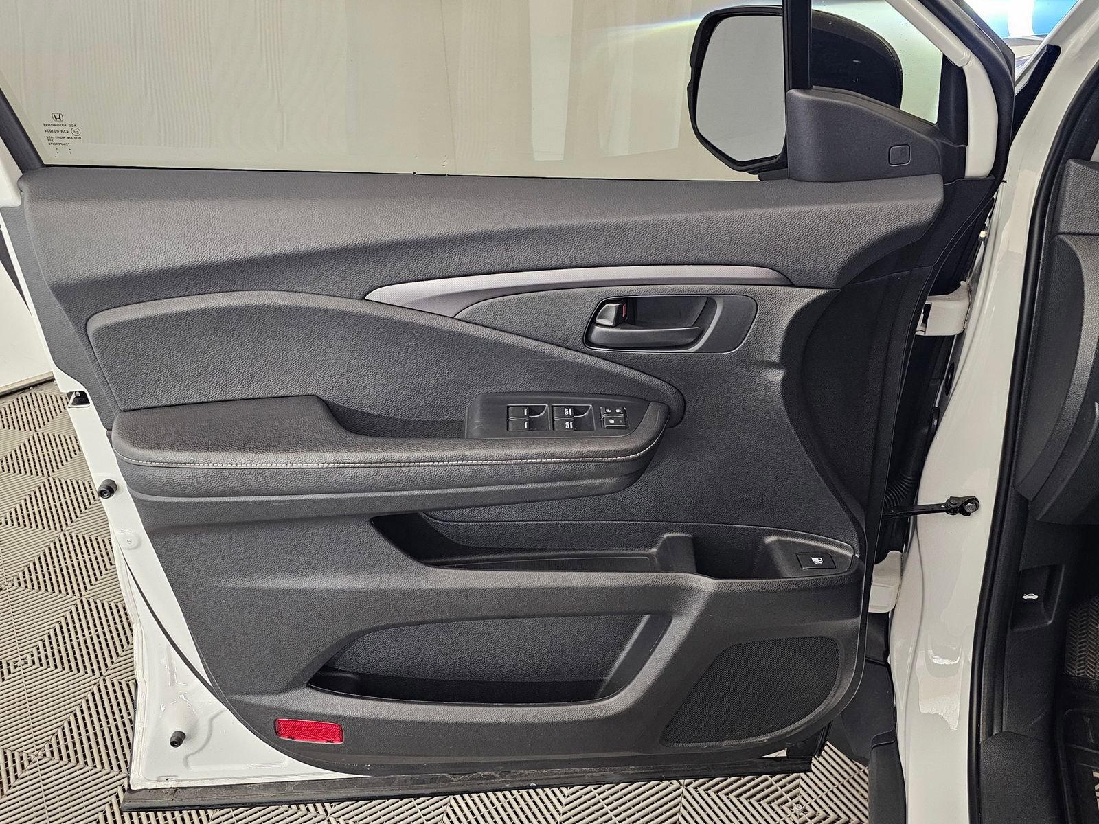 Used 2025 Honda Ridgeline Sport image 10