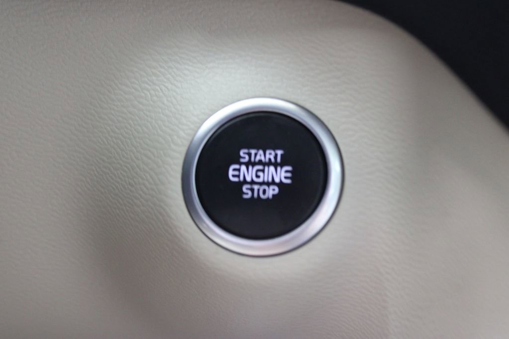 Used 2023 Volvo XC40 B4 Plus w/ Driver Assist Package image 12