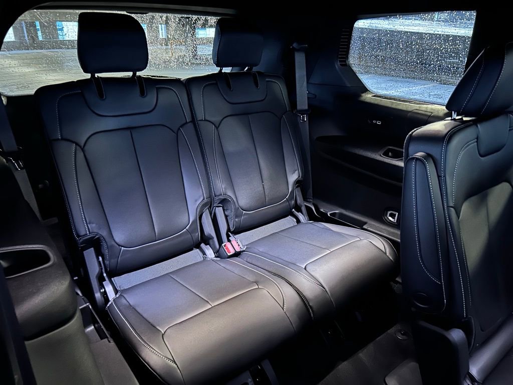 New 2025 Jeep Grand Cherokee L Limited AWD/4WD image 16