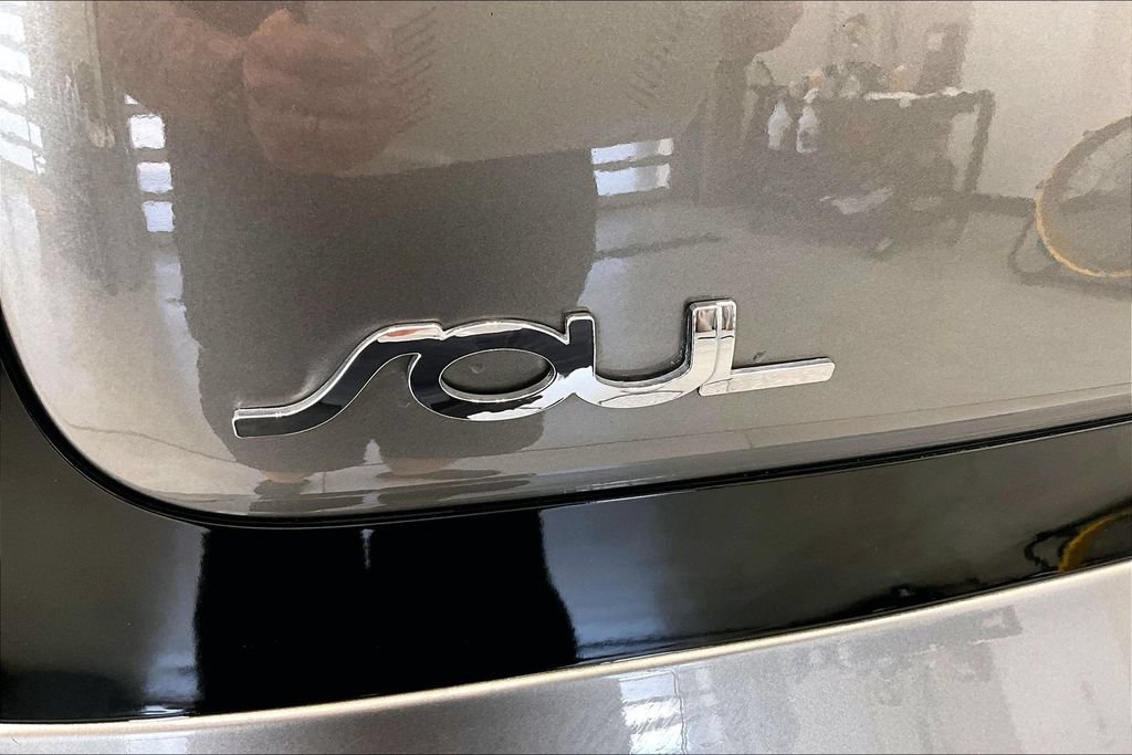 Used 2017 Kia Soul + FWD image 32