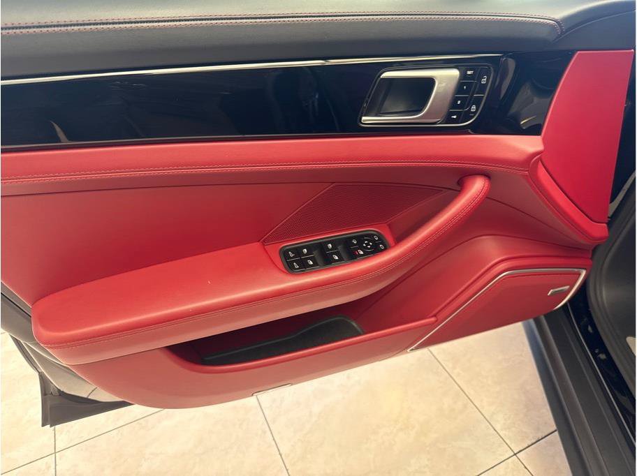Used 2021 Porsche Panamera image 13