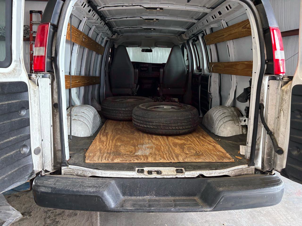 Used 2019 Chevrolet Express 2500 w/ Driver Convenience Package image 5