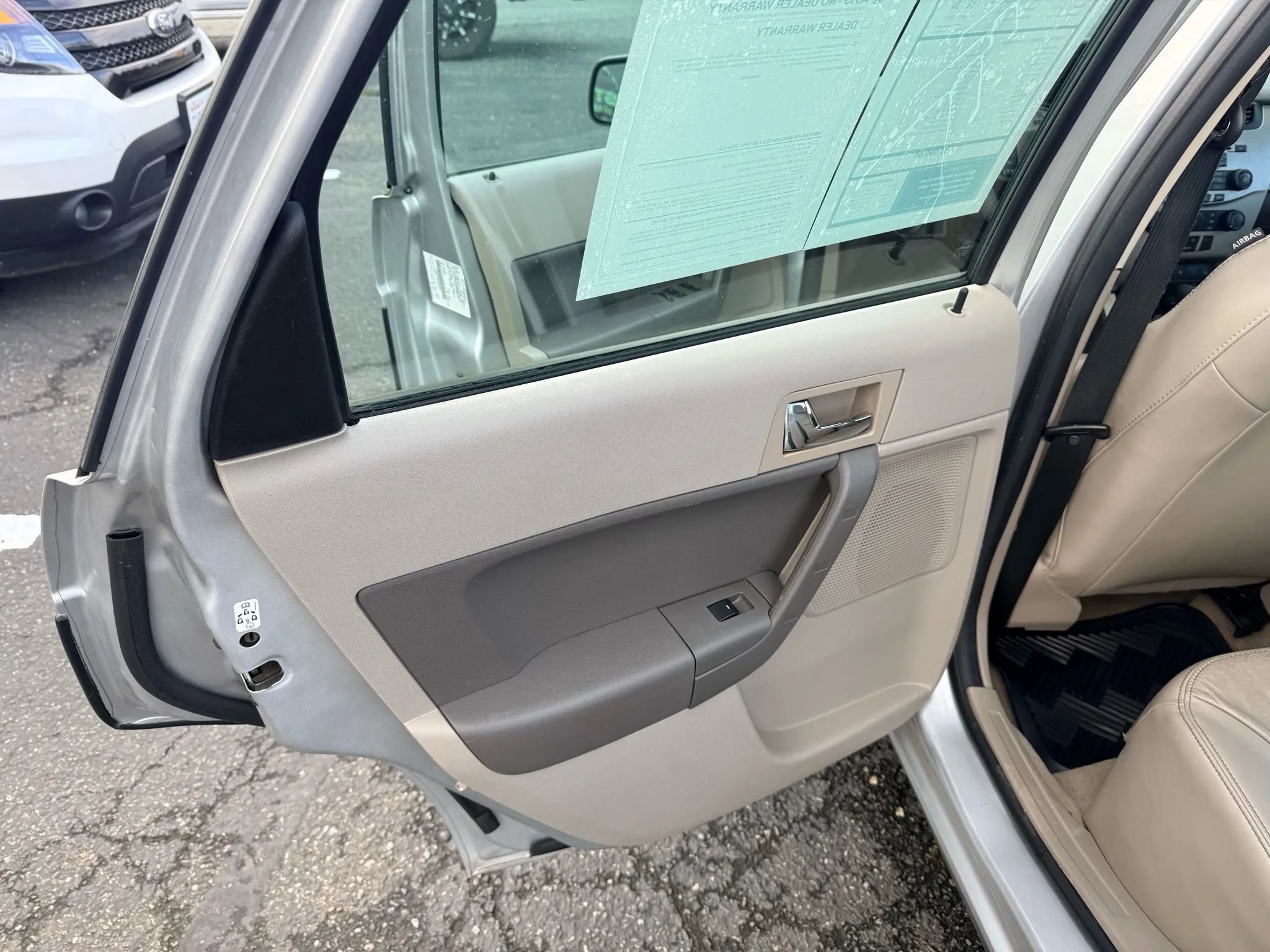 Used 2010 Ford Focus SEL FWD image 14