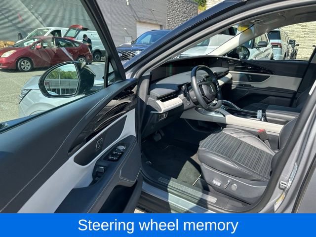 Used 2024 Lincoln Nautilus Reserve AWD/4WD image 13