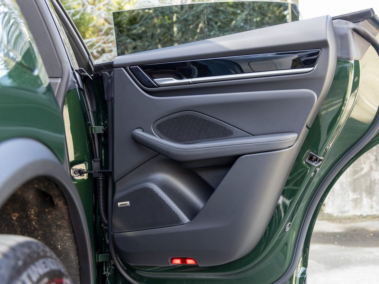 Certified 2025 Porsche Macan Electric image 45