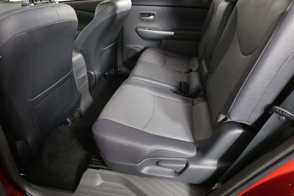 Used 2014 Toyota Prius V Three image 17