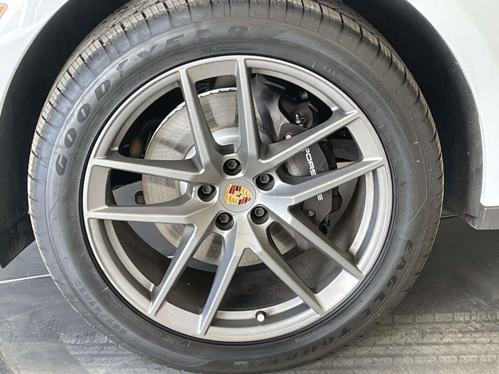Certified 2023 Porsche Macan image 11