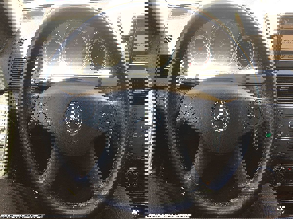 Used 2011 Mercedes-Benz C 300 4MATIC Sedan image 8