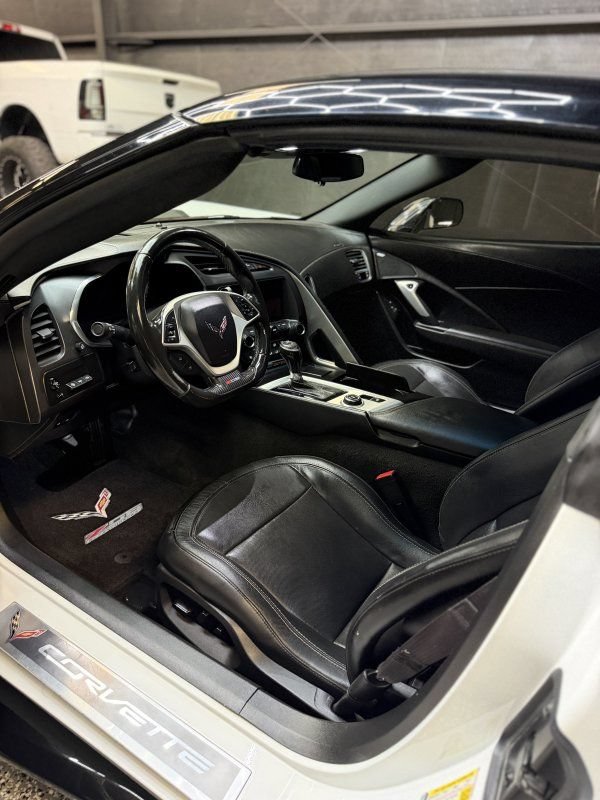 Used 2017 Chevrolet Corvette Z06 w/ Z07 Performance Package RWD image 9