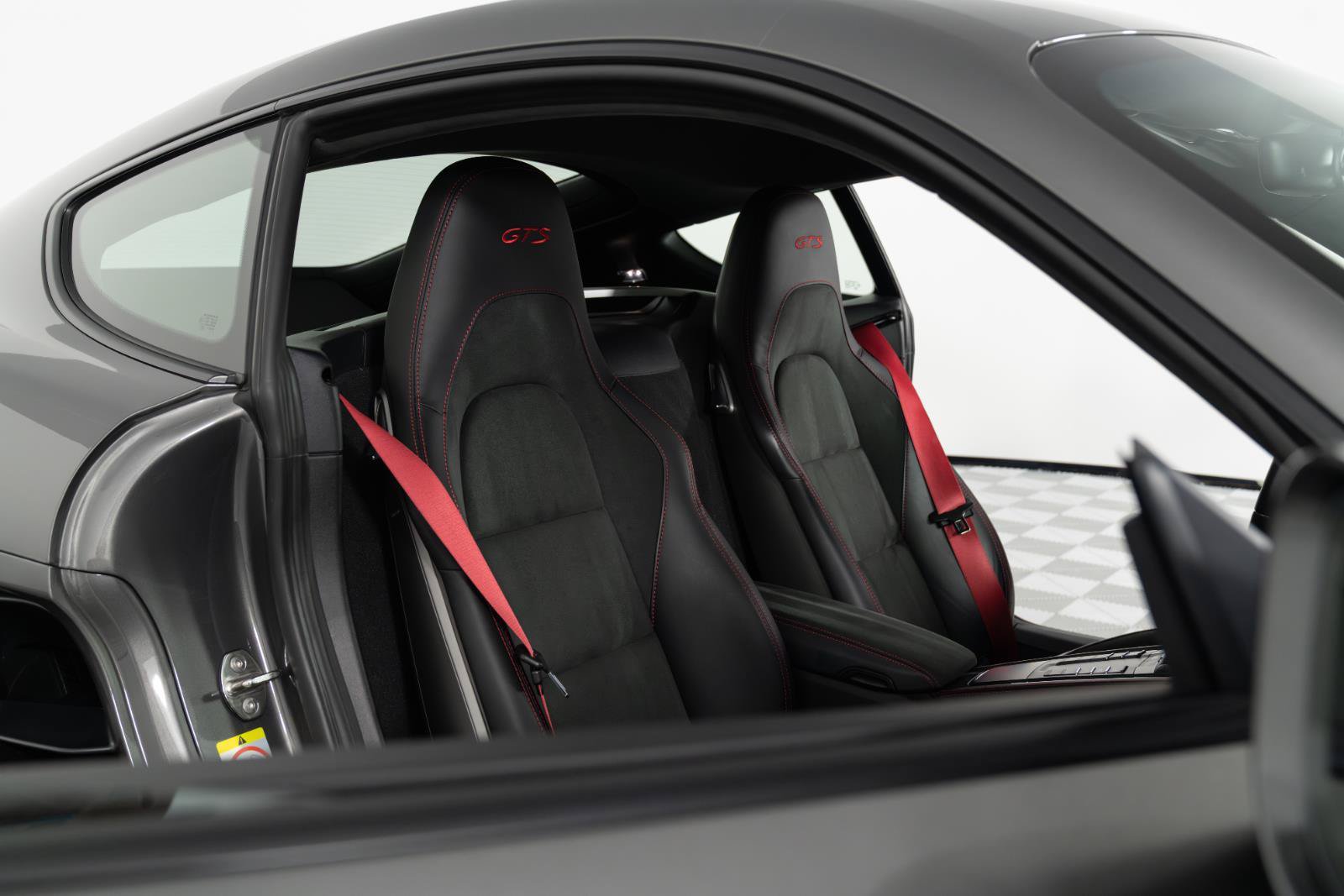 Used 2024 Porsche 718 Cayman GTS RWD image 9