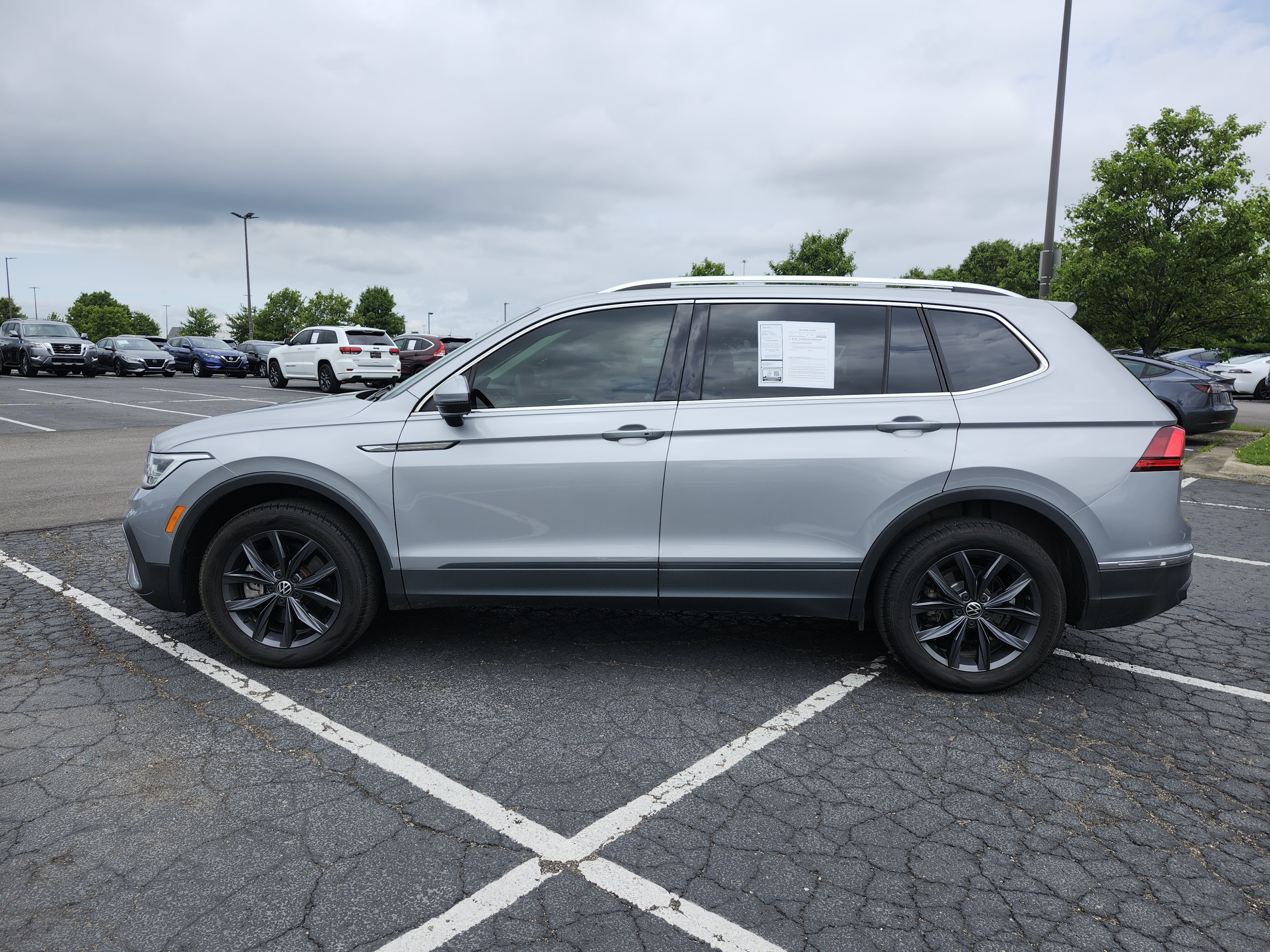 Used 2022 Volkswagen Tiguan SE AWD/4WD image 14