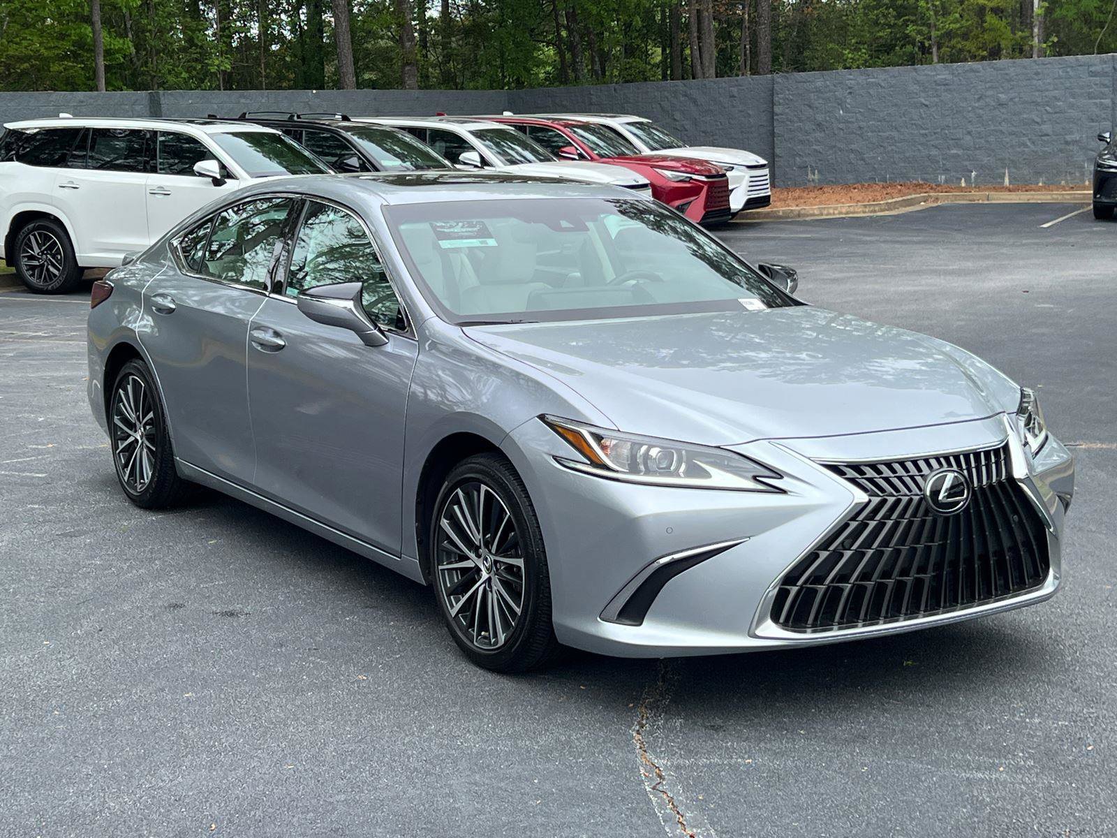 Certified 2025 Lexus ES 300h w/ Premium Package image 3