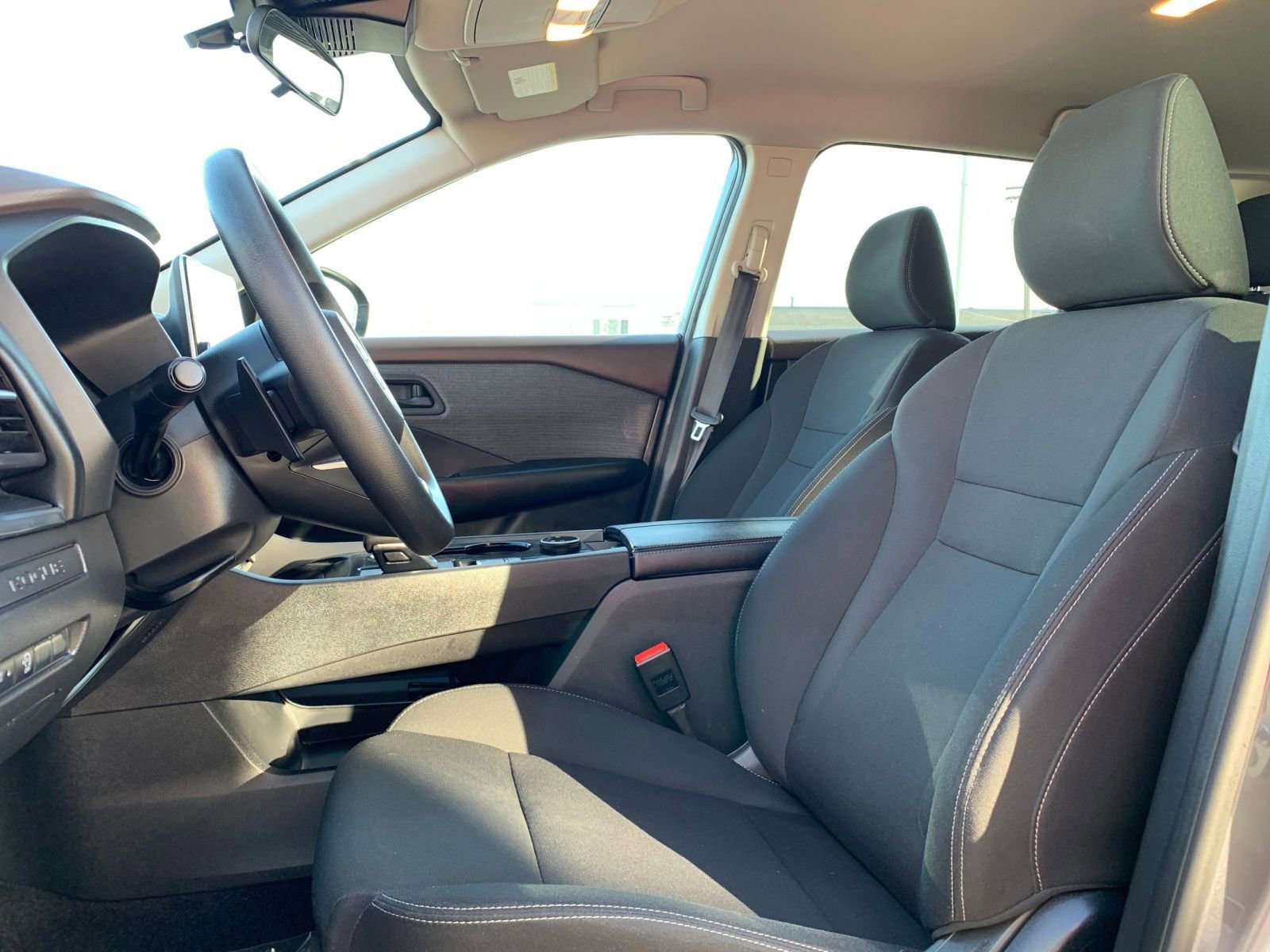 Used 2023 Nissan Rogue S image 25