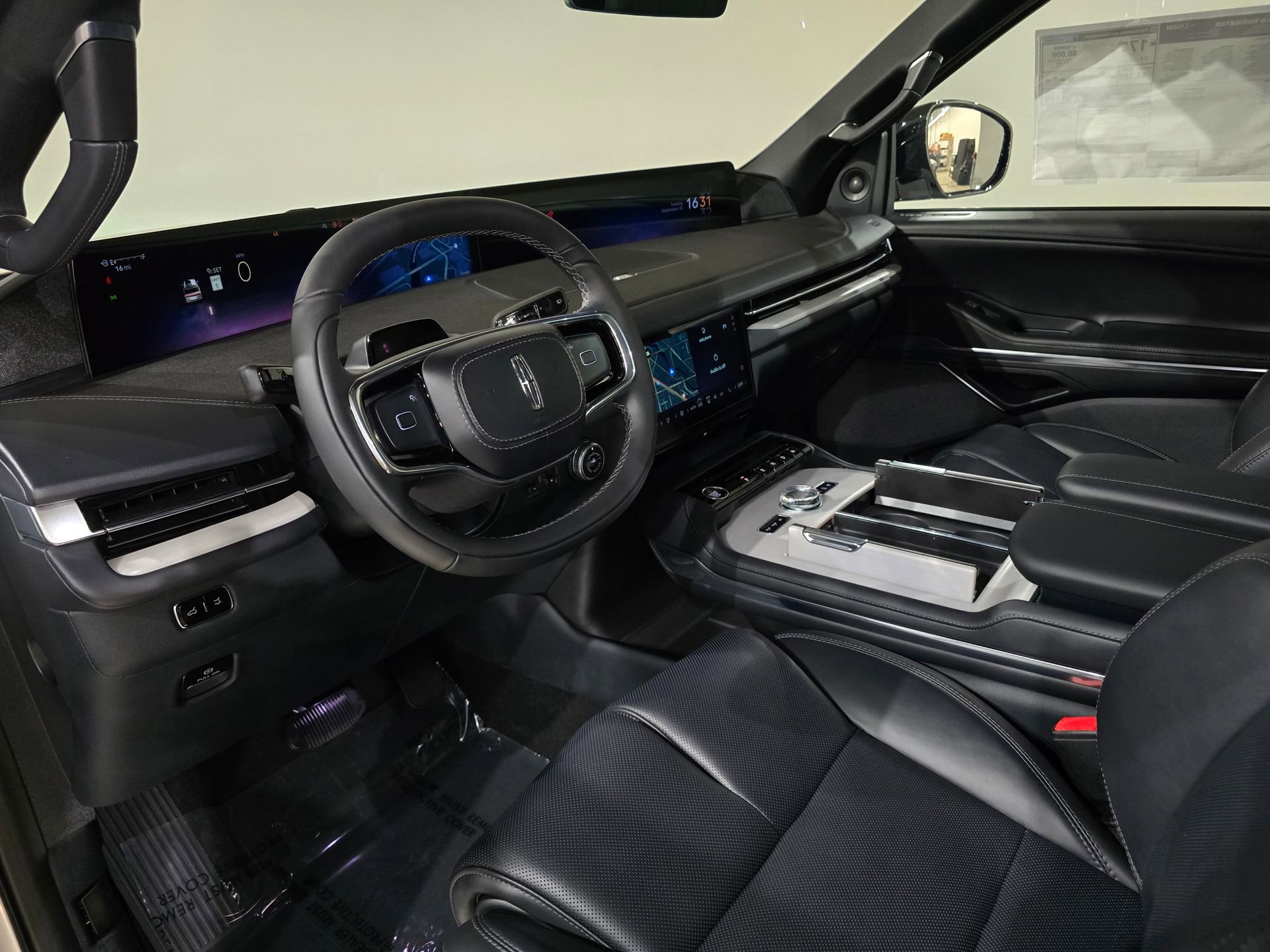 New 2025 Lincoln Navigator Reserve w/ Jet Appearance Package image 17