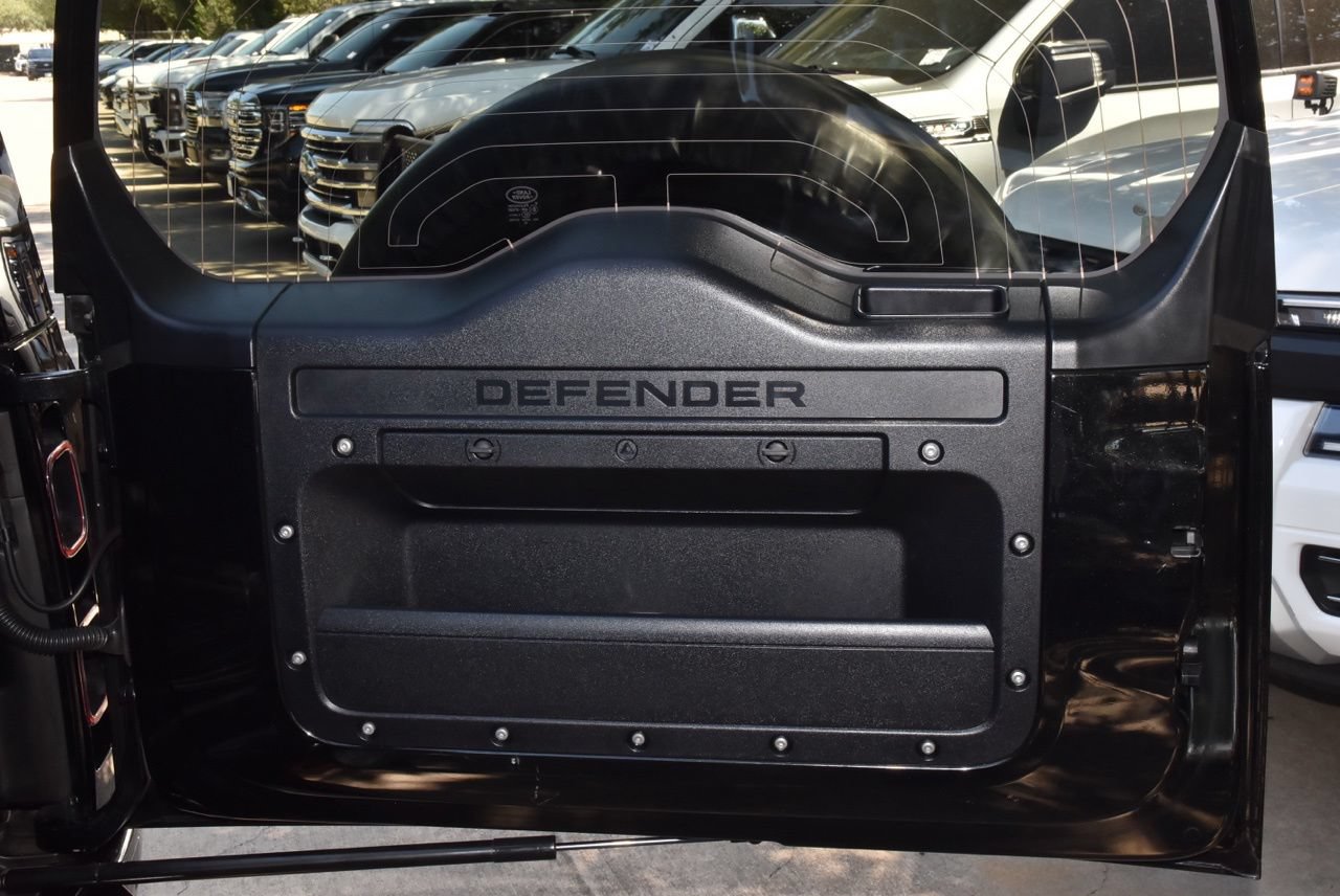 Used 2023 Land Rover Defender 130 X AWD/4WD image 37
