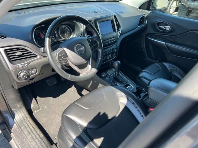Used 2019 Jeep Cherokee Latitude Plus AWD/4WD image 17