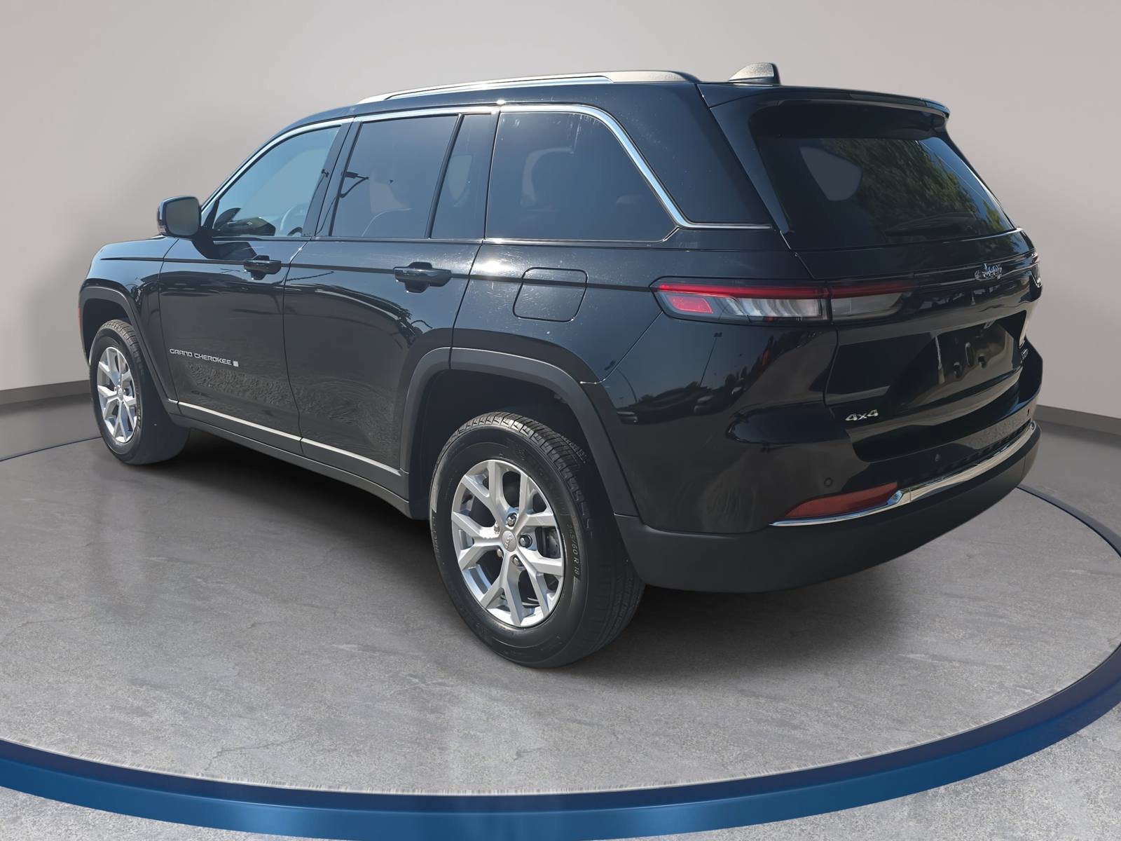 Used 2023 Jeep Grand Cherokee Limited AWD/4WD image 7