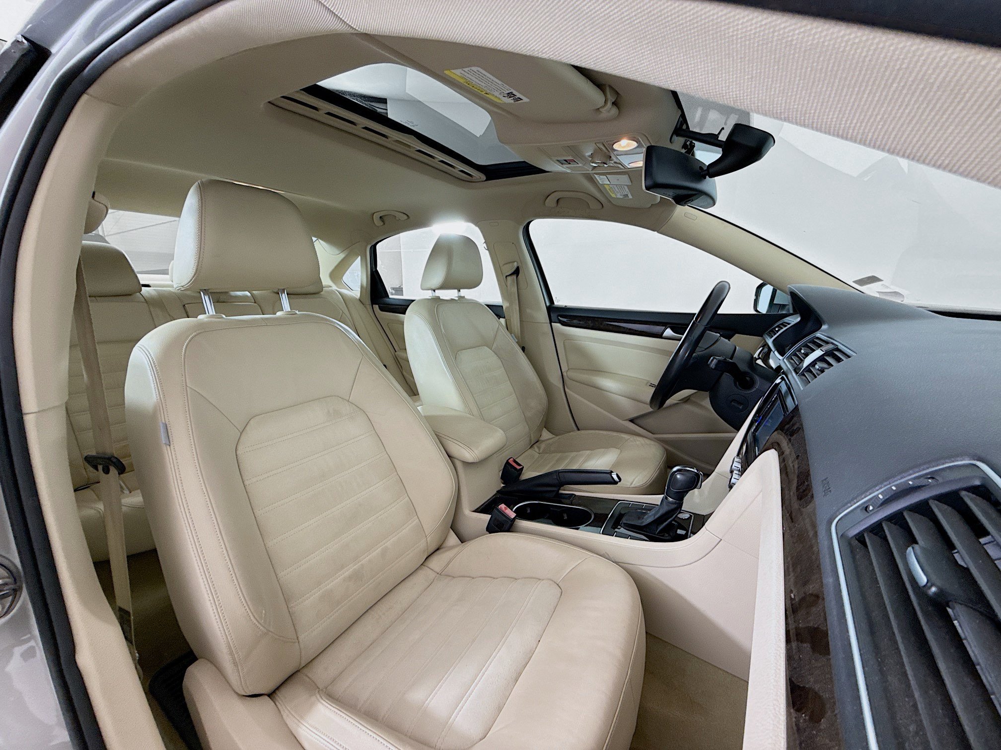 Used 2014 Volkswagen Passat TDI SEL Premium FWD image 22