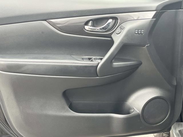 Used 2019 Nissan Rogue SV w/ Premium Package image 24