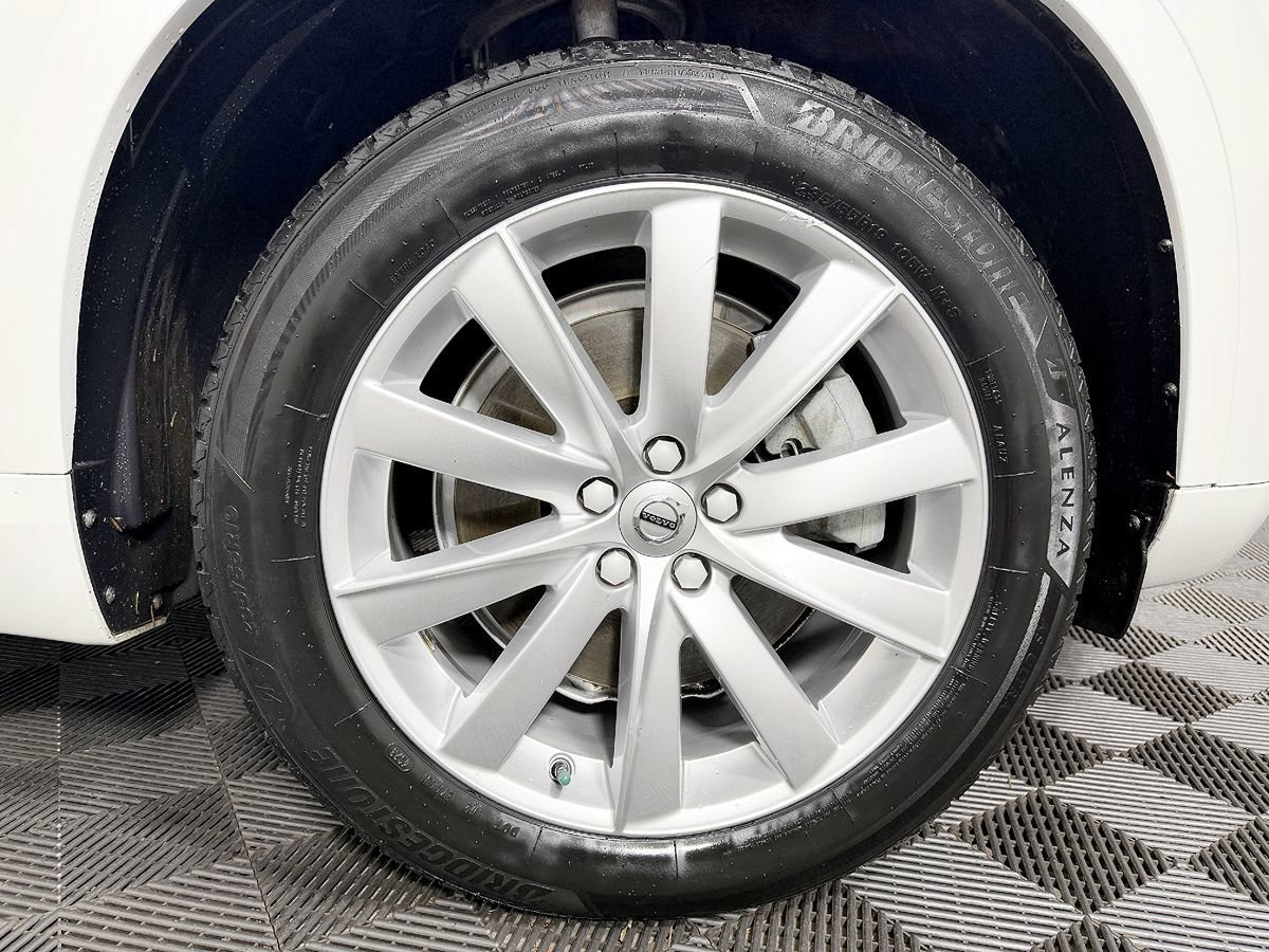 Used 2016 Volvo XC90 T6 Momentum w/ Momentum Plus Package AWD/4WD image 24