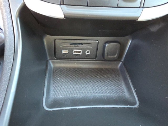 Used 2023 GMC Terrain SLT image 27