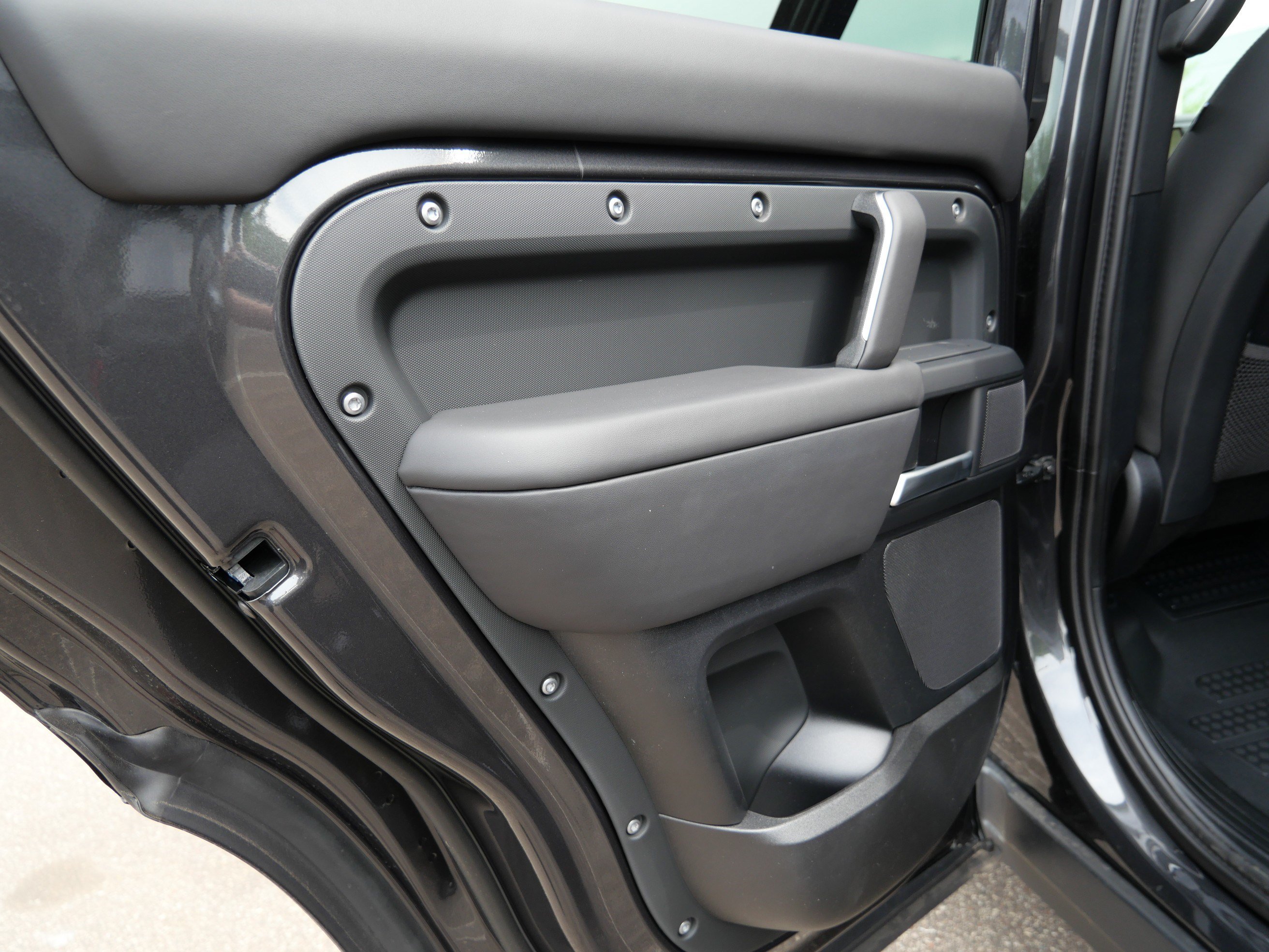 New 2026 Land Rover Defender 130 X-Dynamic SE AWD/4WD image 7