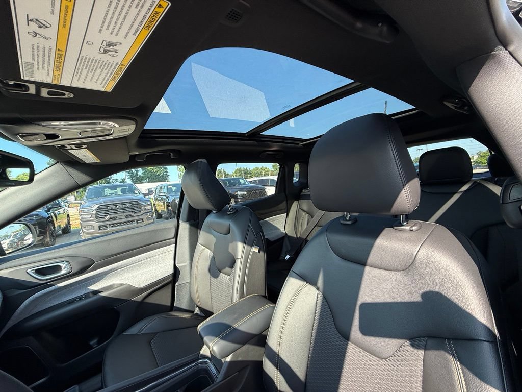New 2026 Jeep Compass Latitude AWD/4WD image 13