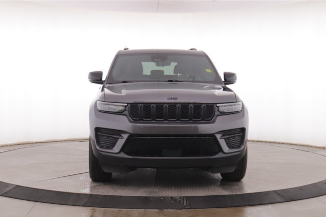 Used 2025 Jeep Grand Cherokee Altitude AWD/4WD image 14