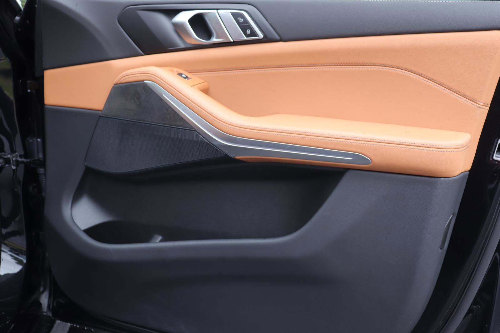 Used 2025 BMW X5 xDrive40i w/ M Sport Package AWD/4WD image 19