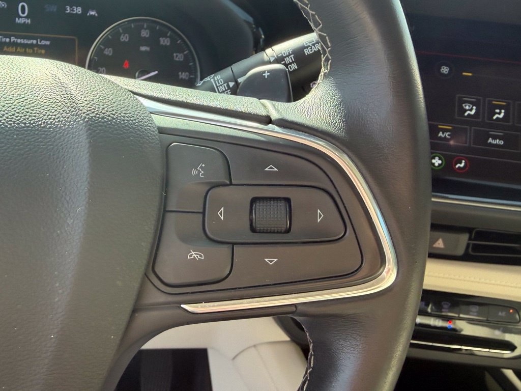 Used 2023 Buick Envision Essence AWD/4WD image 32