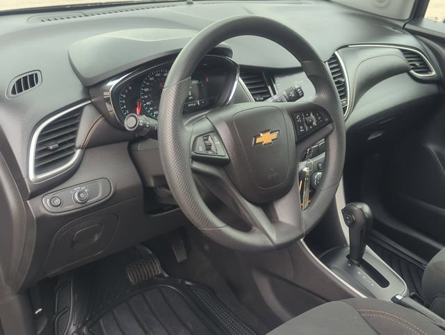 Used 2022 Chevrolet Trax LS w/ Tint and Cruise Package AWD/4WD image 12
