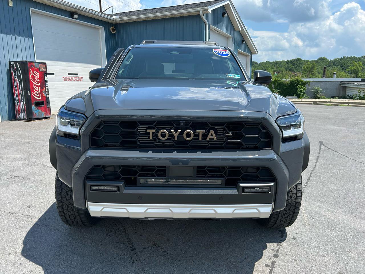 Used 2025 Toyota 4Runner Trailhunter AWD/4WD image 8