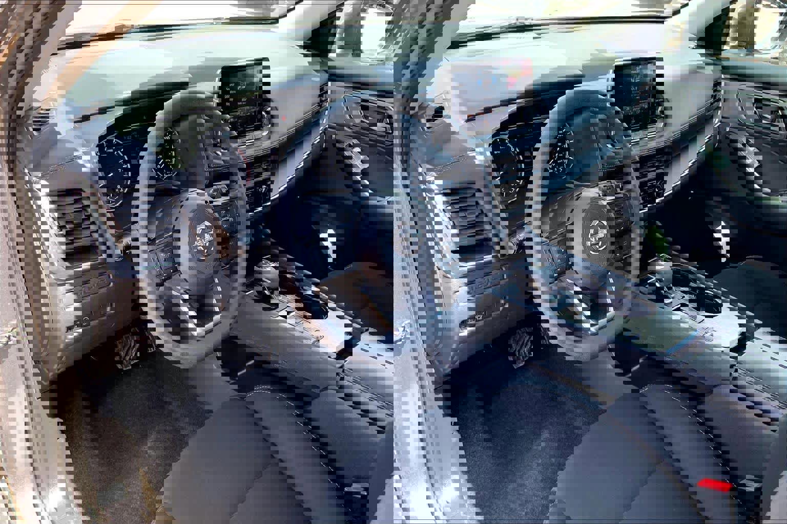 Used 2024 Nissan Rogue S image 18