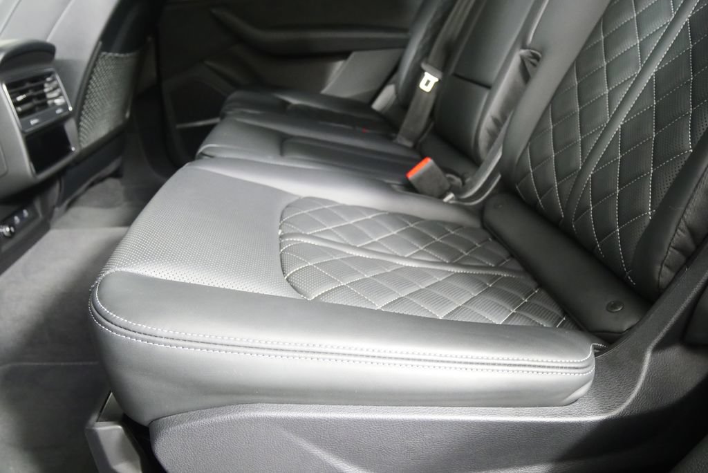 Used 2023 Audi SQ7 Prestige AWD/4WD image 14