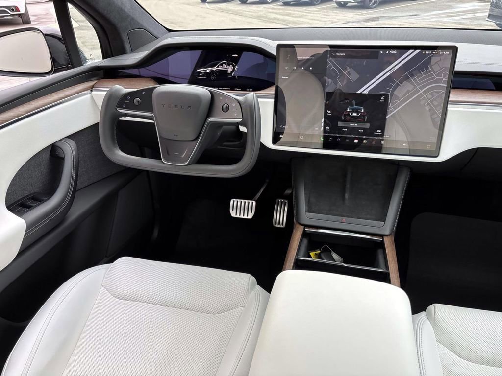 Used 2022 Tesla Model X image 30
